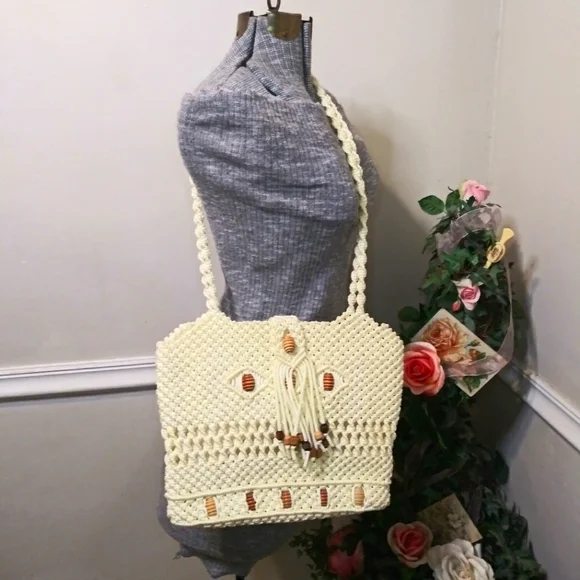 Vintage Boho Cream Macrame Shoulder Bag With Wood Bead Trim & Convertible Strap - Picture 2 of 15